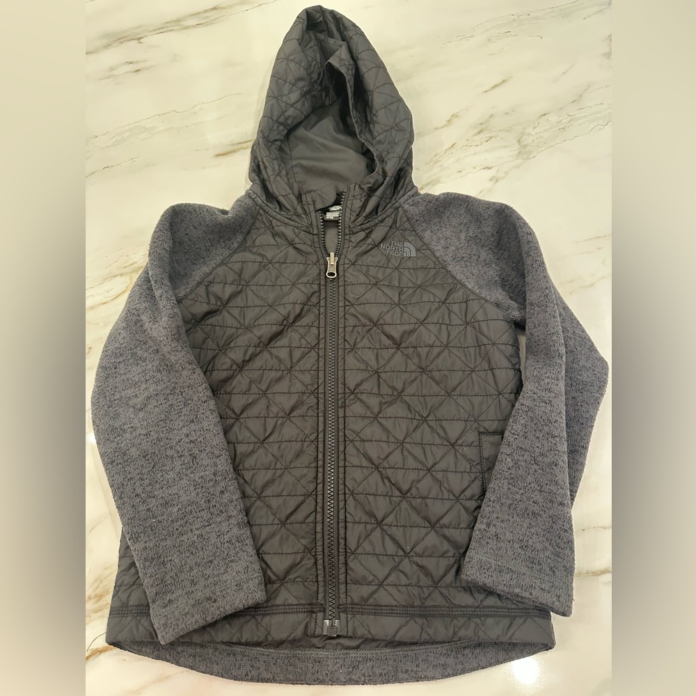 The North Face kids quilted and knit jacket with hood size 6 boys.